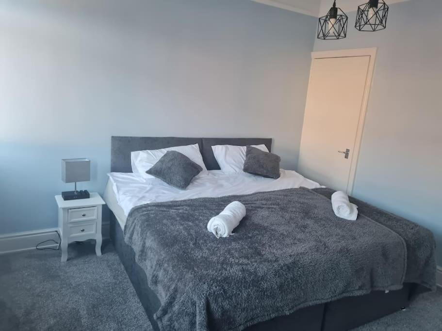 Stoke-on-Trent Primrose Stays - 3 Bedroom House المظهر الخارجي الصورة